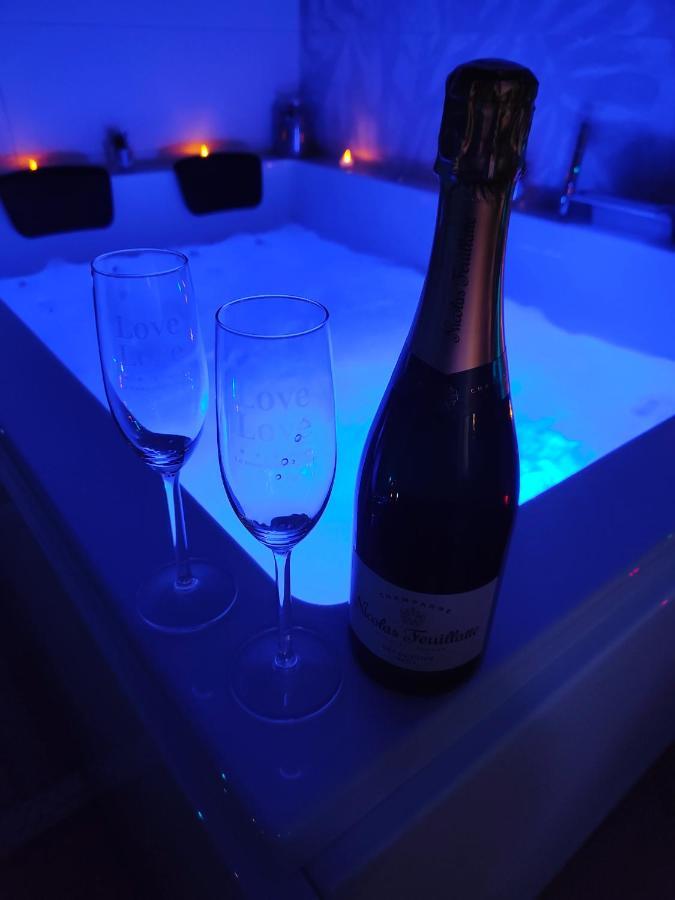 La Maison Du Bonheur: Romantic With In Holiday home